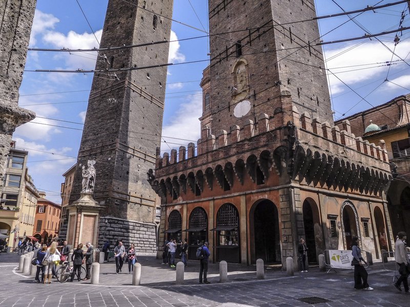 Le Due Torri — Torre degli Asinelli and Torre Garisenda