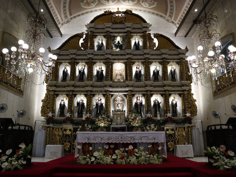 Basilica del Santo Niño altar