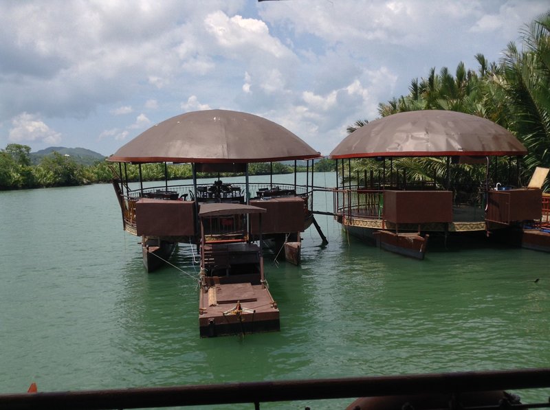 Loboc River floating restaurant cruise