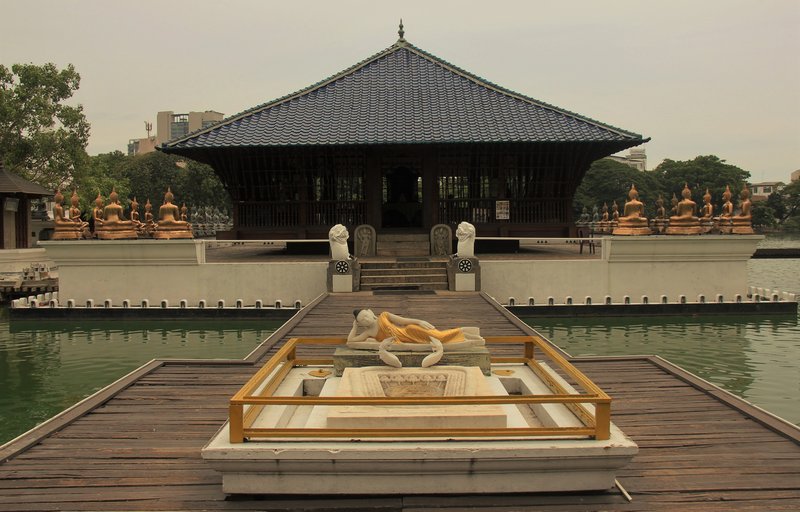 Seema Malaka meditation temple Beira Lake Colombo