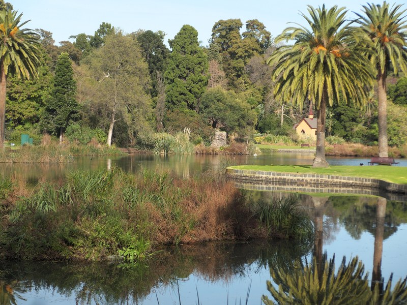 Royal Botanic Gardens Melbourne lake