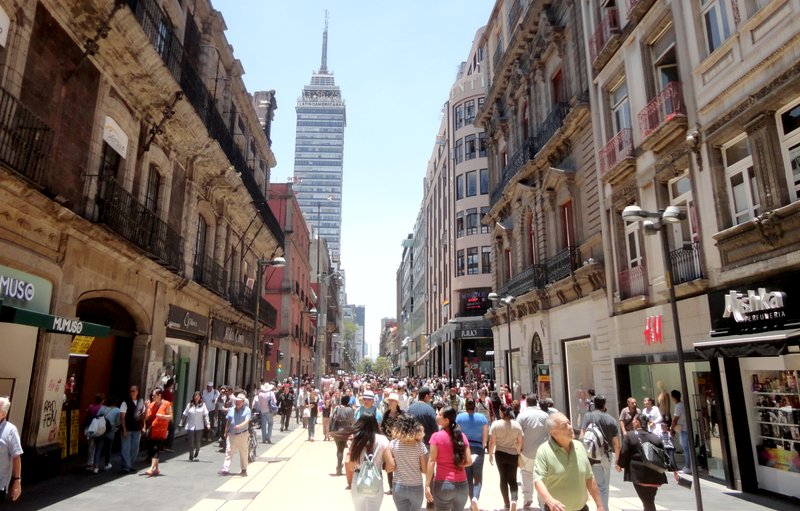 Torre Latinoamericana seen from Avenida Francisco I. Madero, Mexico City