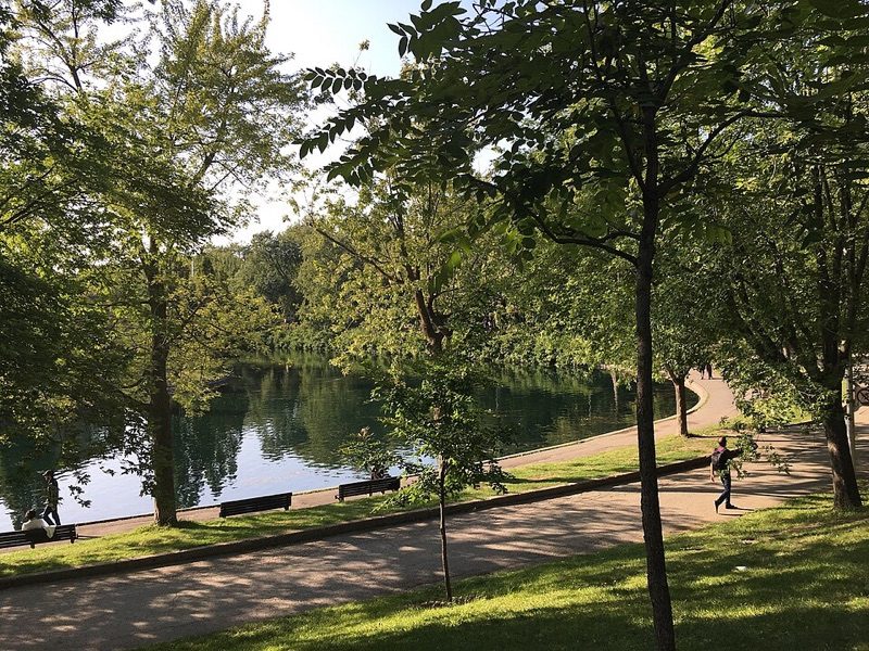 Parc La Fontaine Montreal summer lake and greenery