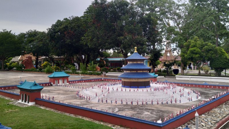 Mini Siam