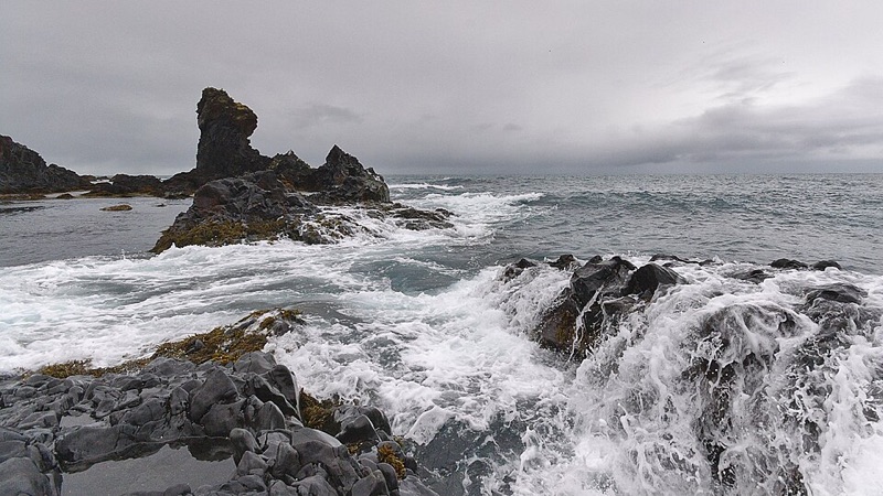 Djúpalónssandur black pebble beach