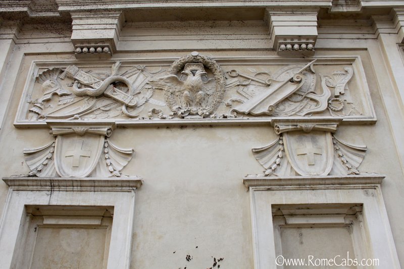 Aventine Keyhole — view of St. Peter's Basilica
