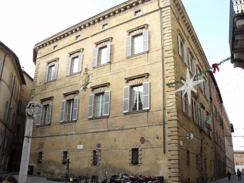 Palazzo Chigi Piccolomini alla Postierla, Siena