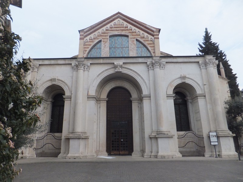 Santa Maria in Organo facade, Verona